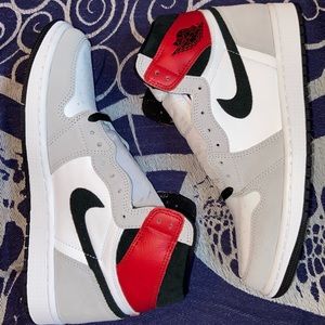 Air Jordan 1 Retro High OG “Light Smoke”